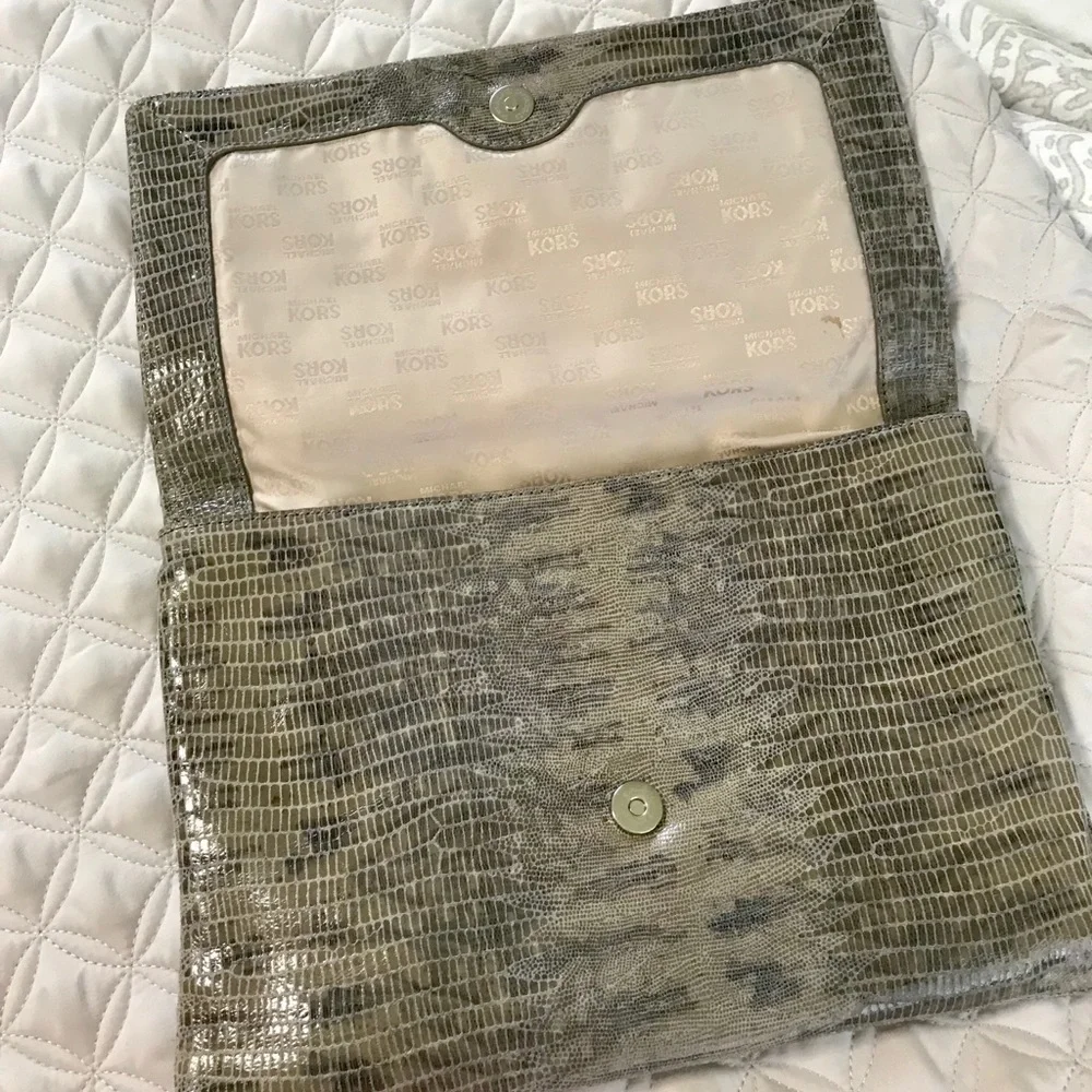 ⚡️SALE⚡️Michael Kors Leather Snake Print Clutch
